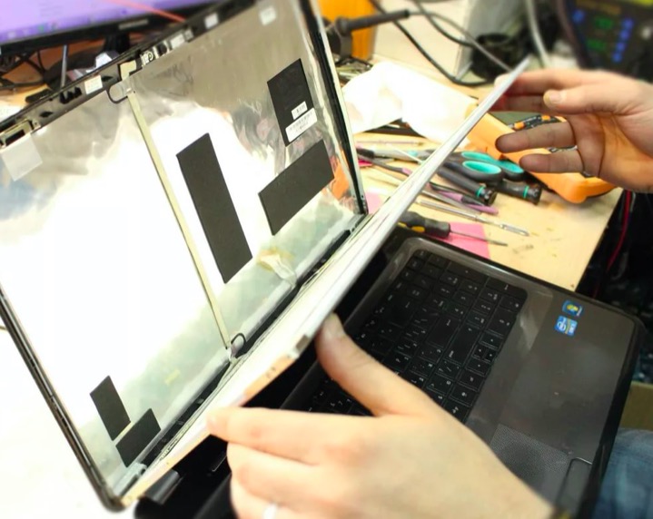 замена матрицы на ноутбуке Академическая метро Москвы